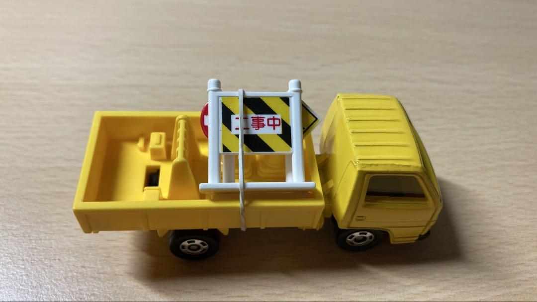 【日本製】トミカ 3台セット（いすずエルフ除雪車・スカイマスター、道路工事標識） 日本製】トミカ 3台セット（いすずエルフ除雪車・スカイマスター