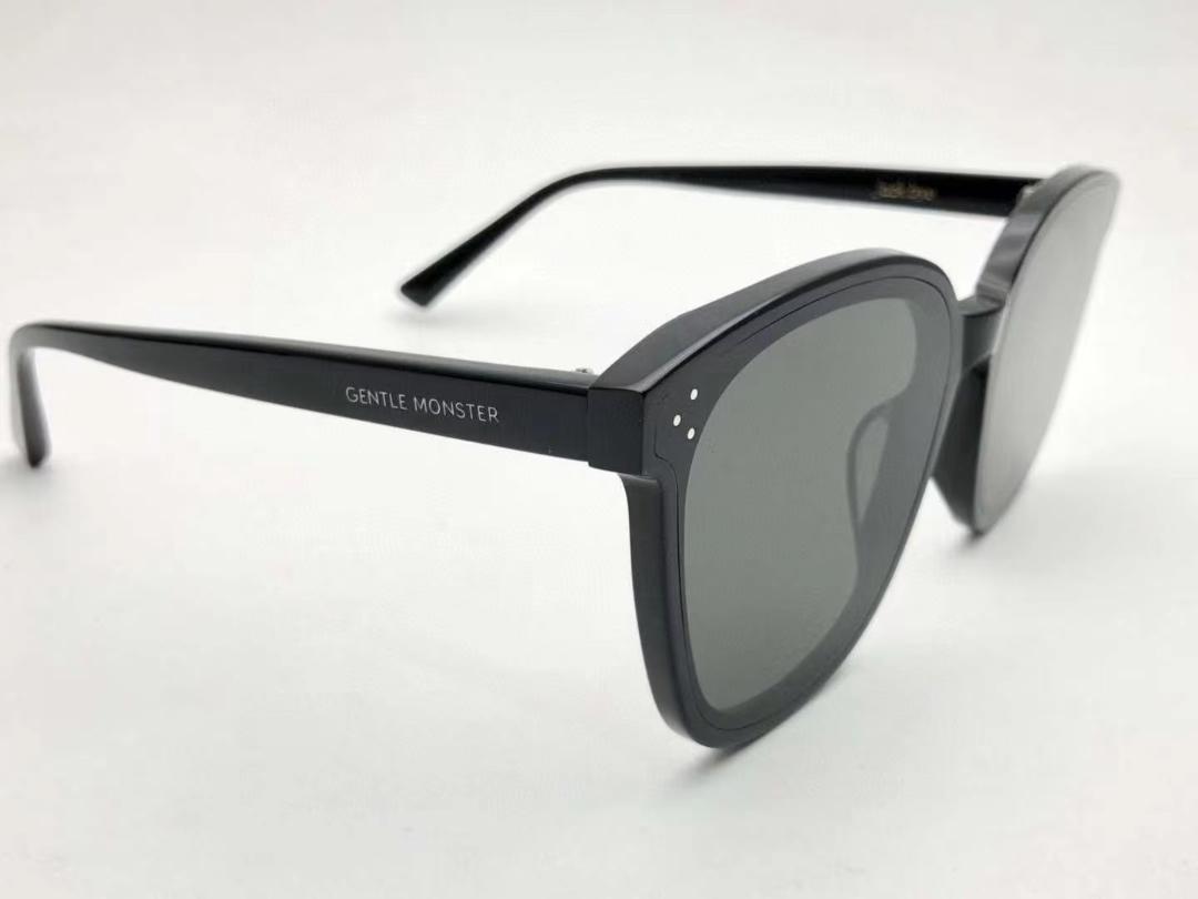 GENTLE MONSTER ブラック サングラス 6,000円