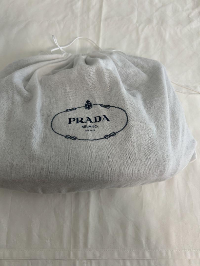 Prada ブラック メッセンジャーバッグ