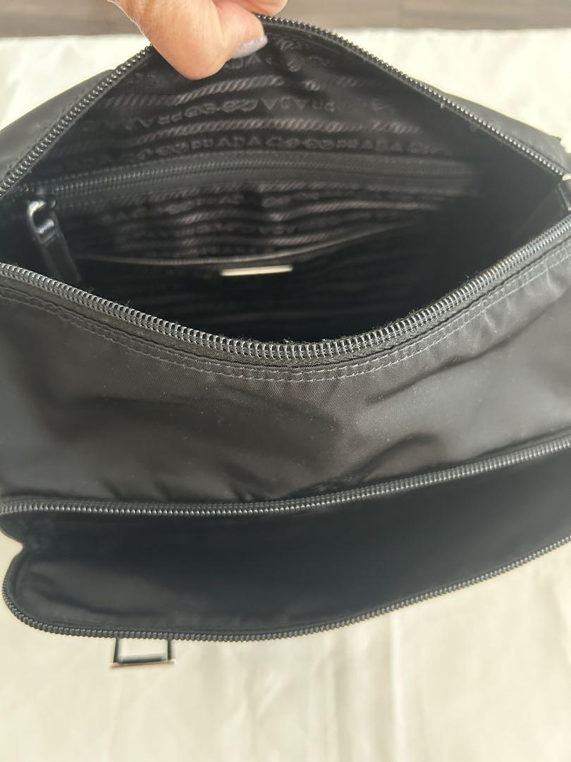 Prada ブラック メッセンジャーバッグ