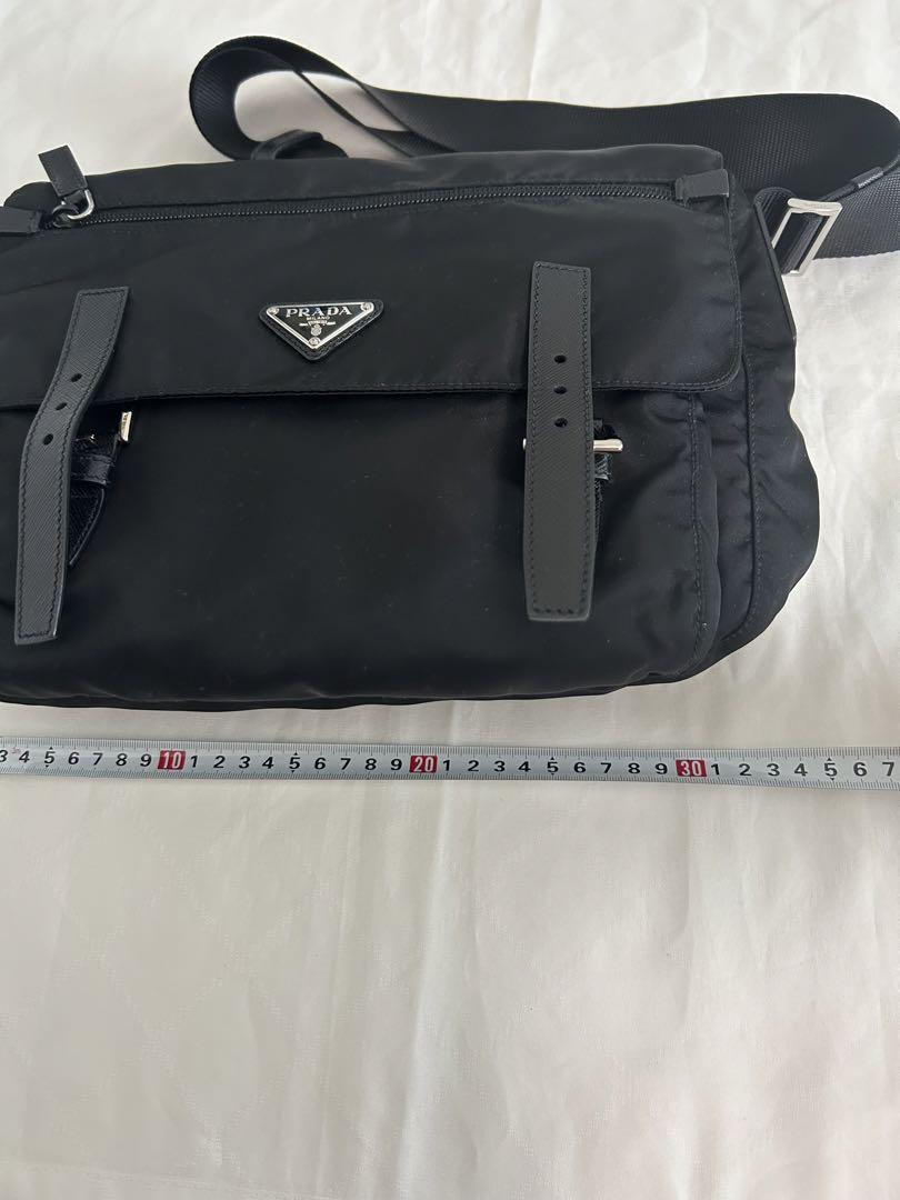 Prada ブラック メッセンジャーバッグ