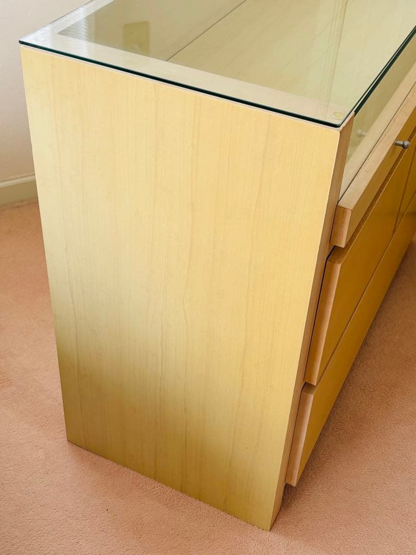 MKマエダ　特注ボード　グラス天板キャビネット