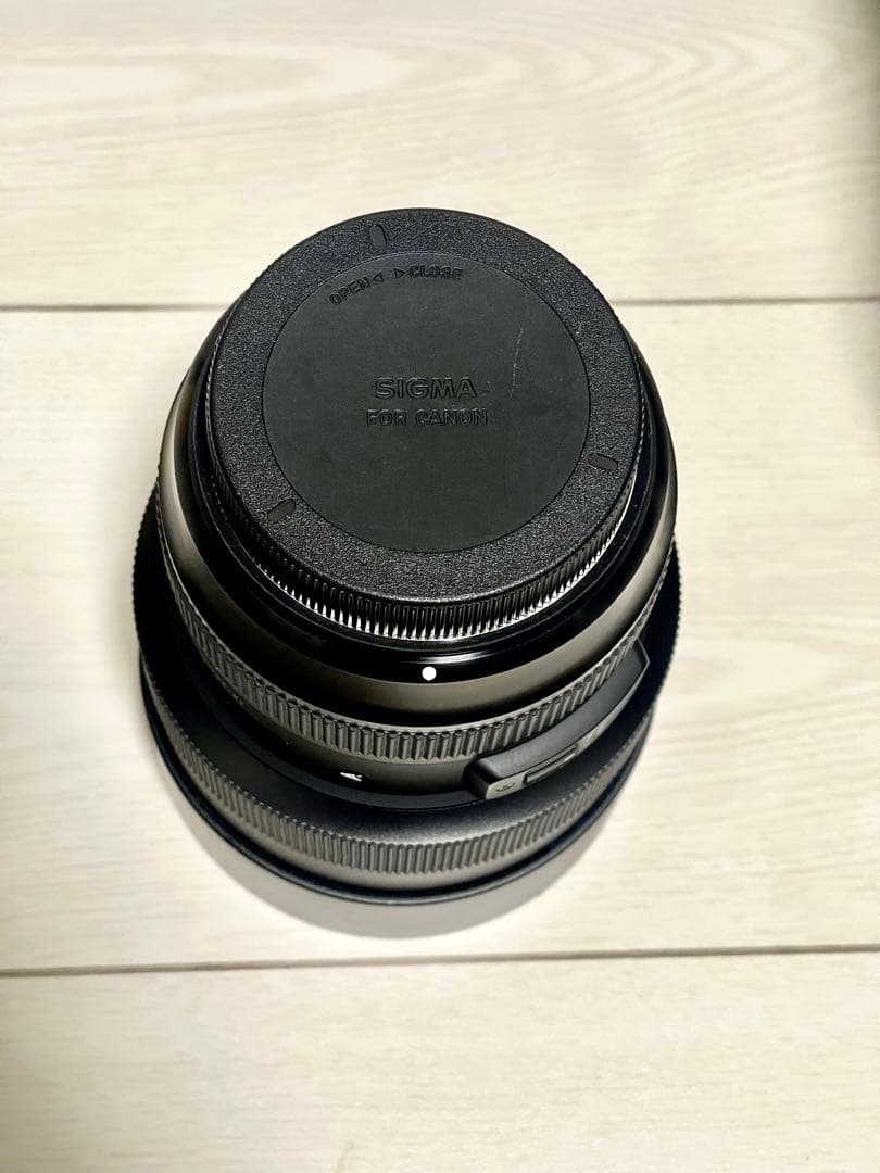 ✨シグマ　14-24mm f2.8 ART Canon EFマウント美品　箱付き 傷やコーティング劣化がなく 非常に良好な状態です 24mm 前玉 後玉 レンズ内の状態 カビやクモリはなく 非常に綺麗な状態です ワイド側 ···13 18mm焦点距離 テレ側 ···19 24mm開放F値···2