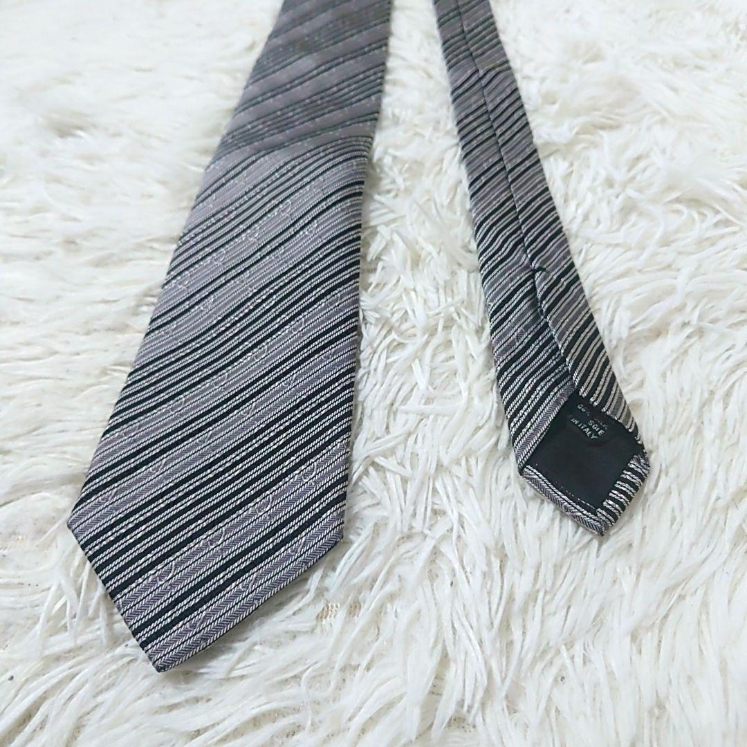 GUCCI ✨️ ネクタイ グレー GG柄✕シャドーストライプ 8cm GUCCI ✨️ ネクタイ GG柄 ✕ ブラックストライプ 8cm グレー