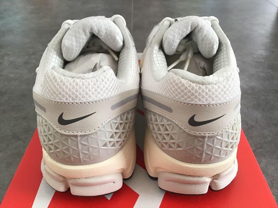 靴 Nike Zoom Vomero 5 Platinum Tint 27cm