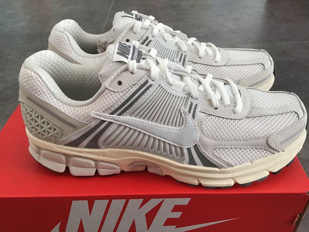 靴 Nike Zoom Vomero 5 Platinum Tint 27cm