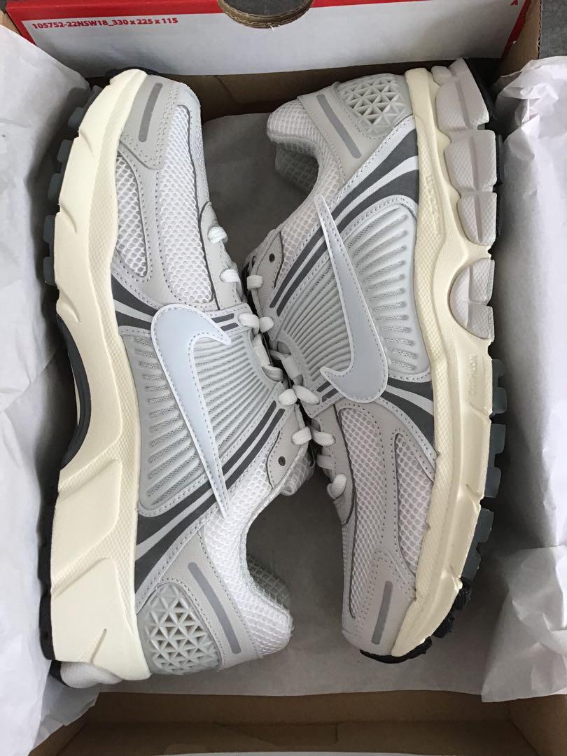 靴 Nike Zoom Vomero 5 Platinum Tint 27cm
