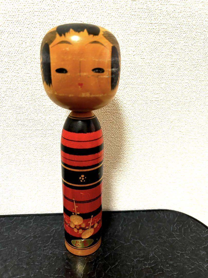 伝統的な木製こけし人形 赤と黒 伝統的な木製こけし 赤黒ストライプ - メルカリ