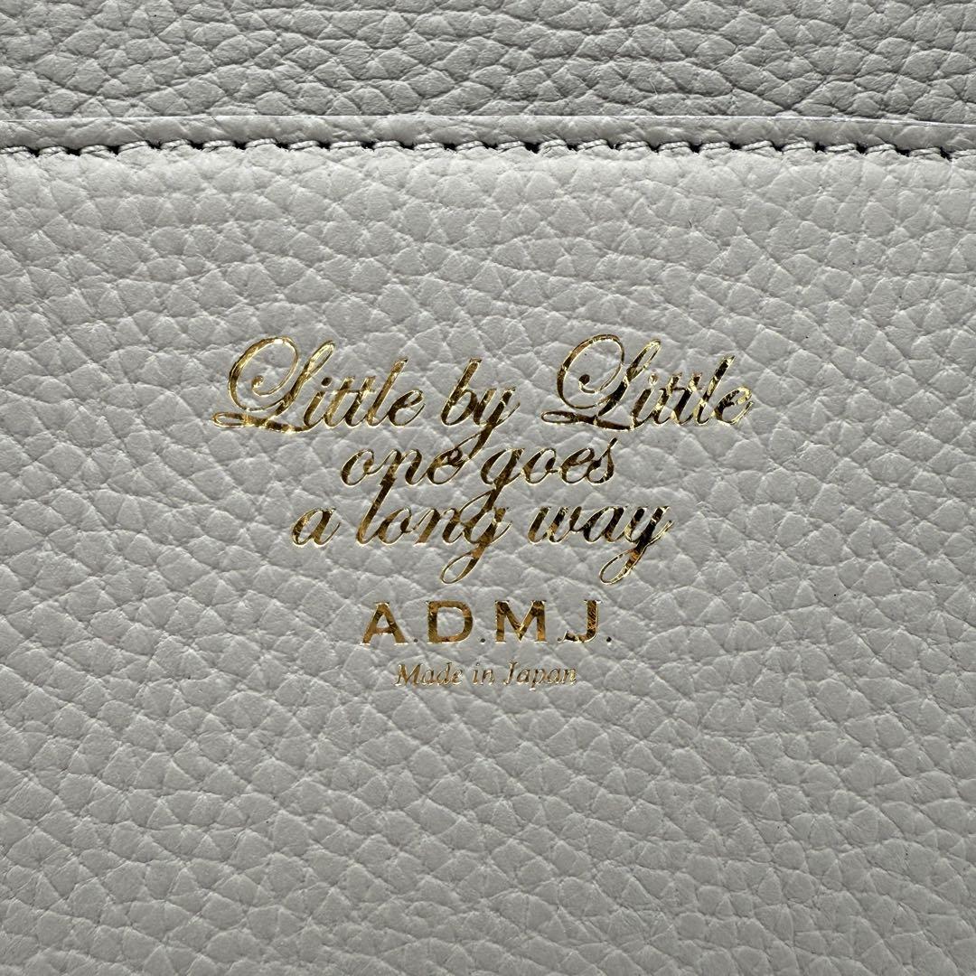 【美品】ADMJ ハンドバッグ ラウンドボストン チャーム ロゴ 牛革 ホワイト