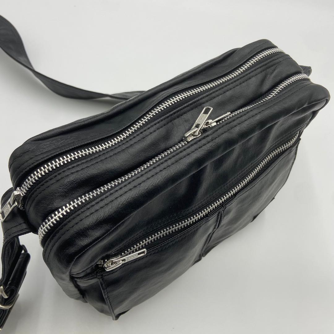 極美品 ポーター フリースタイル ショルダーバッグ 2層 ブラック Sサイズ 極美品 ポーター フリースタイル ショルダーバッグ 2層 ブラック Sサイズ