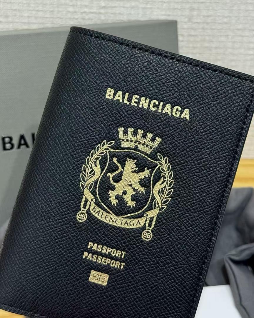 Men's Passport Holder in Black | Balenciaga US