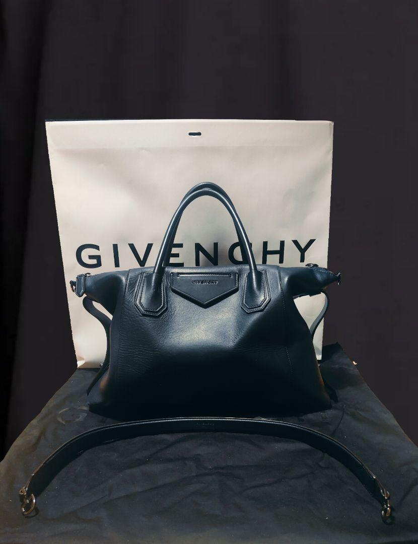GIVENCHY ‘Antigona’ shoulder bag