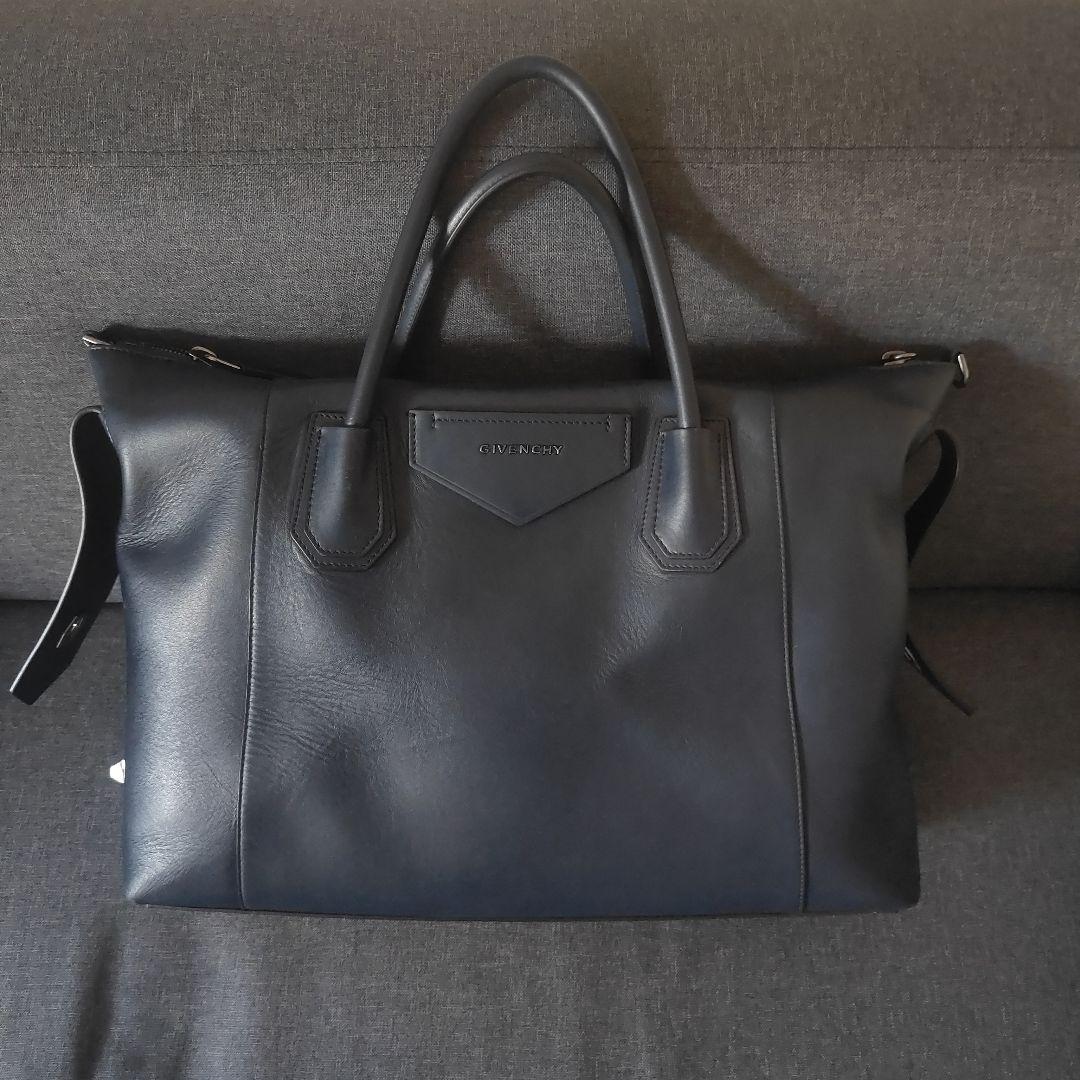 GIVENCHY ‘Antigona’ shoulder bag