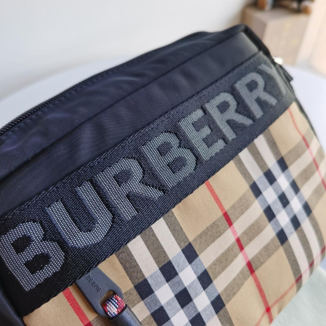 BURBERRY チェック柄 メッセンジャーバッグ - メルカリ