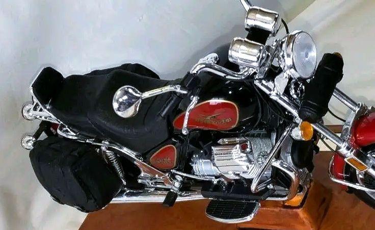 バイク模型　motoguzzi Amazon.co.jp: Motorcycle Model 1:24 Moto Guzzi Daytona 1000