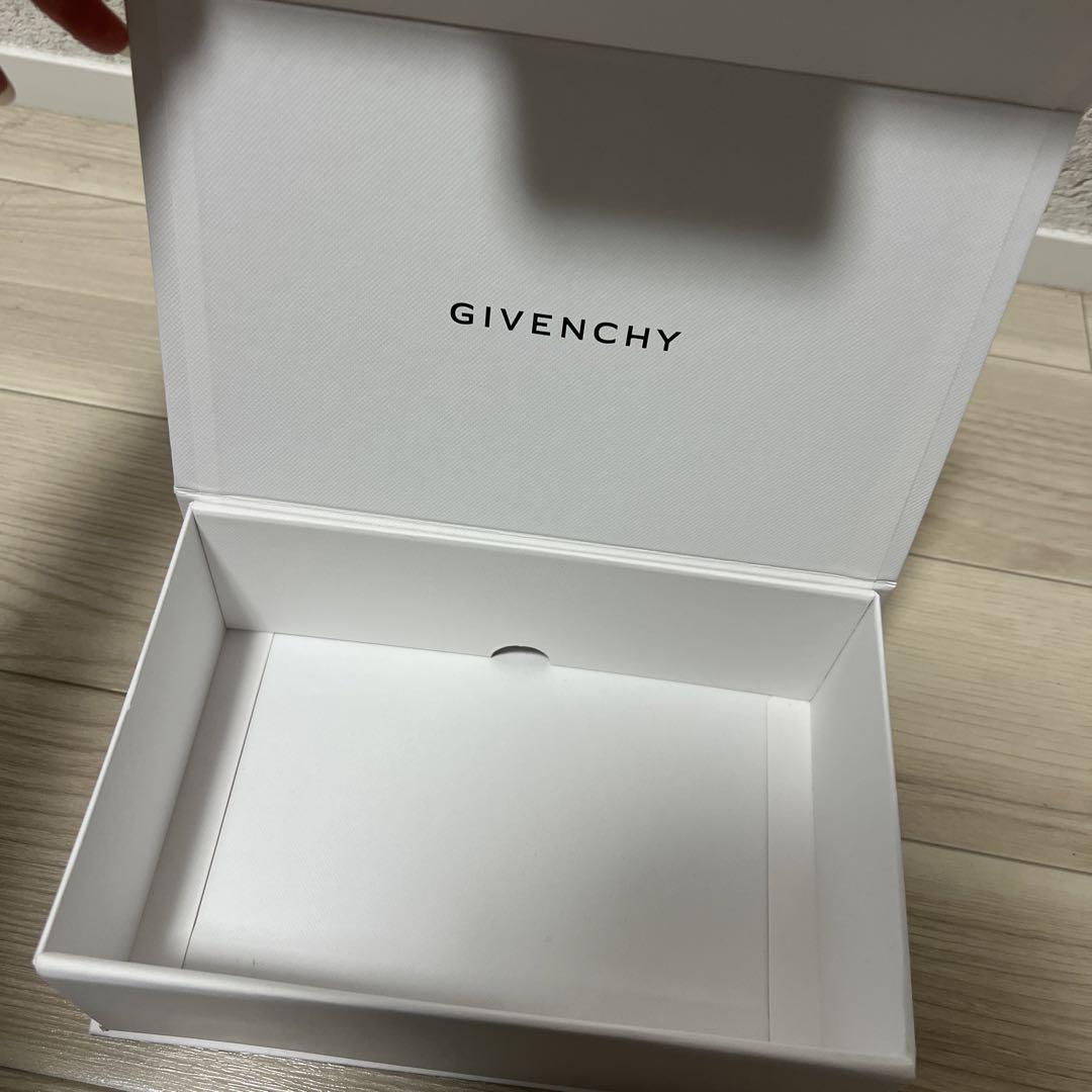GIVENCHYギフトセット2点+箱/紙袋付き GIVENCHYギフトセット2点+箱/紙袋付き