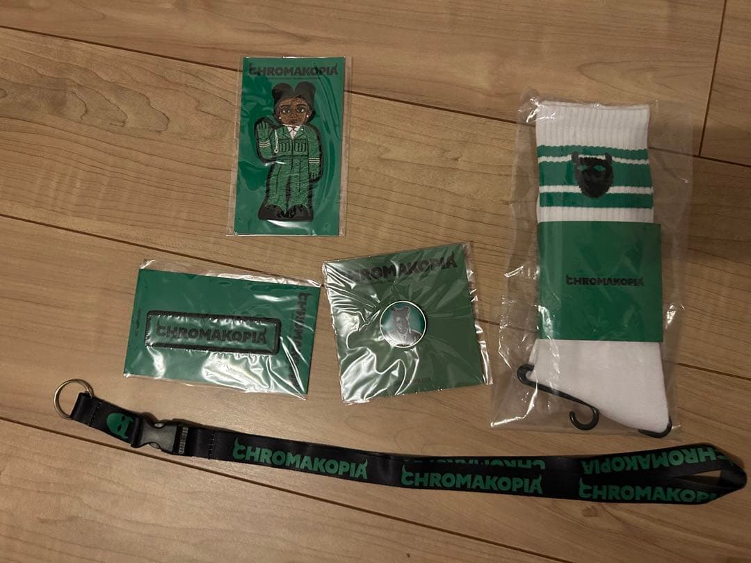 CHROMAKOPIA 5点セット ソックス・バッジ・ストラップ