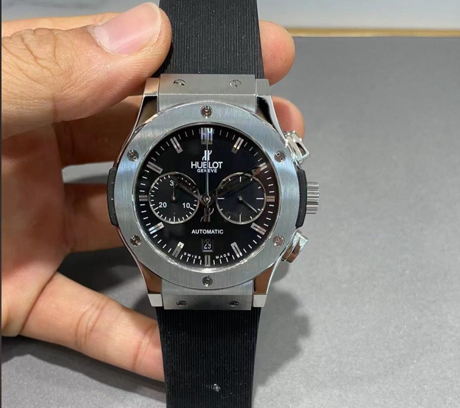 HUBLOT ウブロ 美品 45mm時計ですR 19,125円