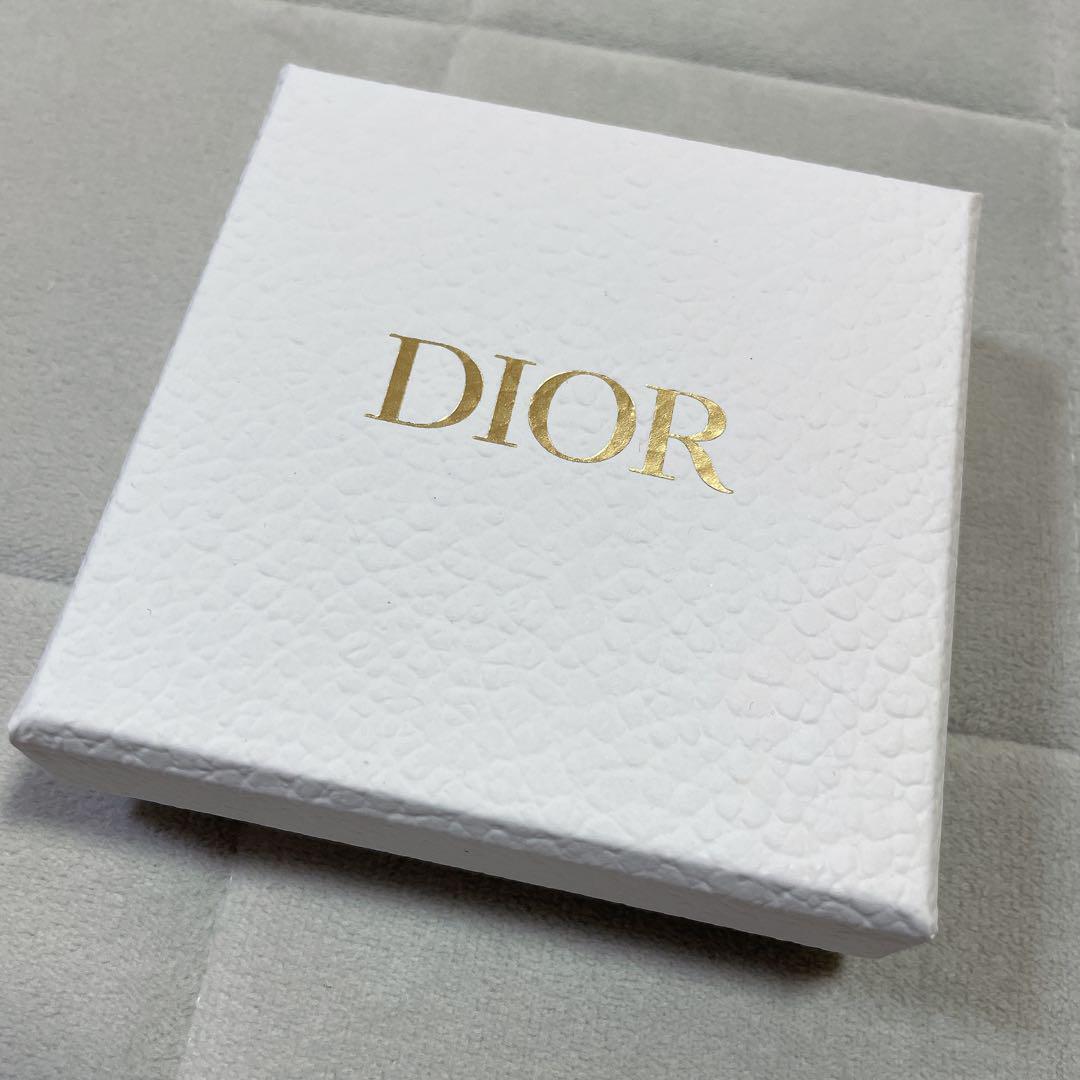Dior ゴールドパール付きピアス