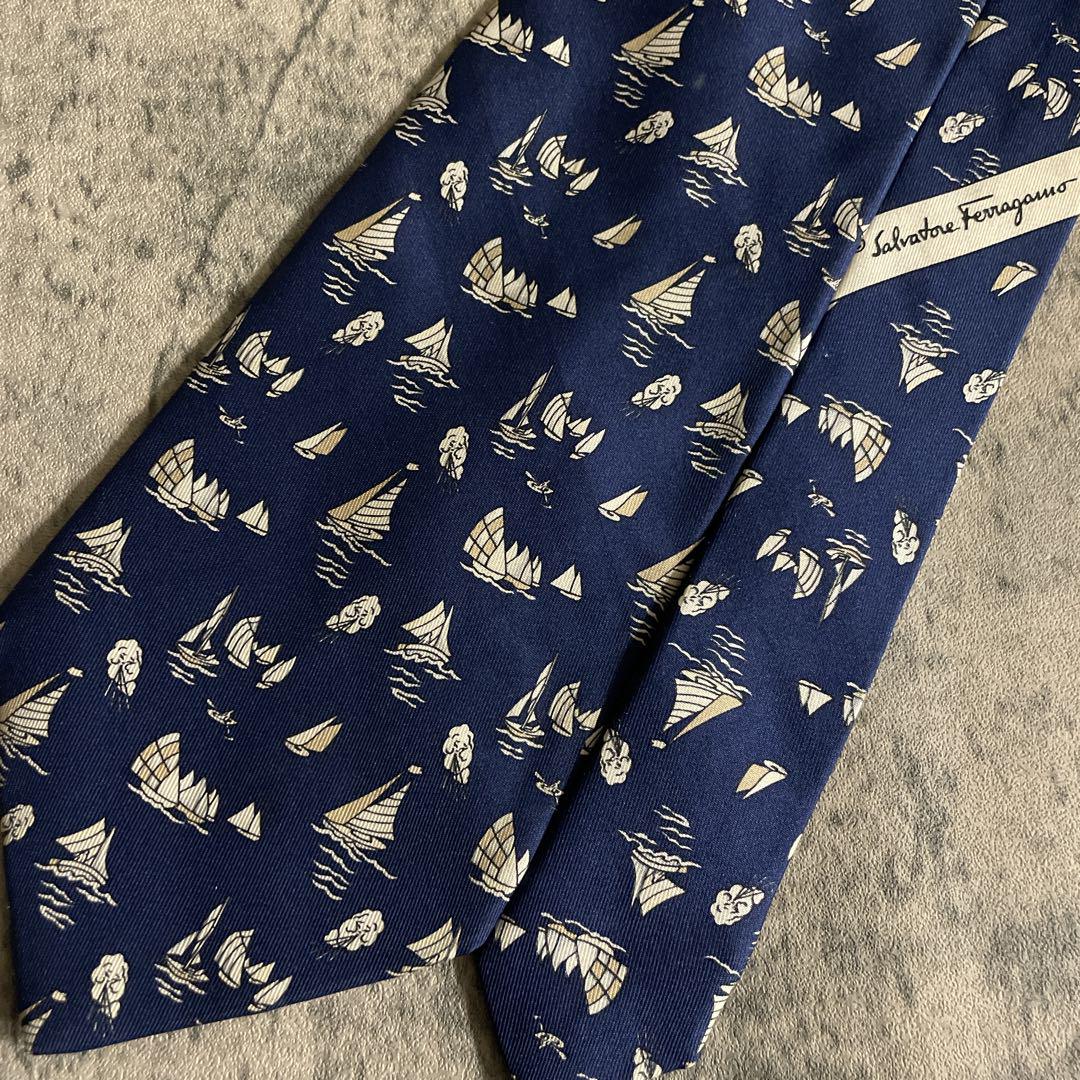 【極美品】レアカラー スリーピーススーツ × Ferragamoネクタイ L