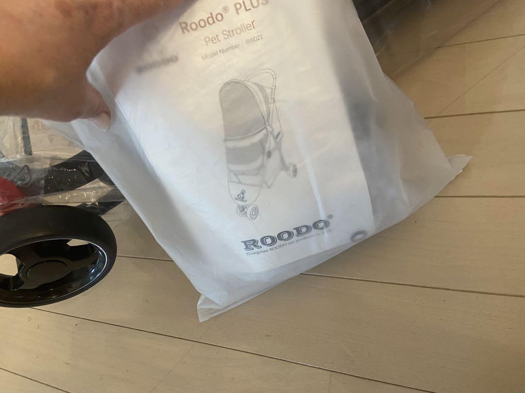 ペット用バギー Rodo メッシュカバー付き黒/赤