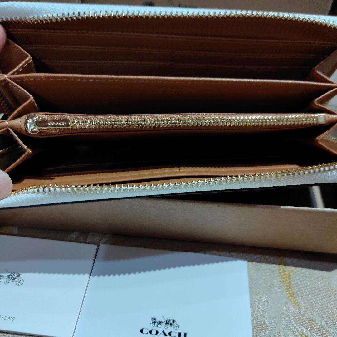 COACH アウトレットホワイトレザー 長財布 ストラップ付き