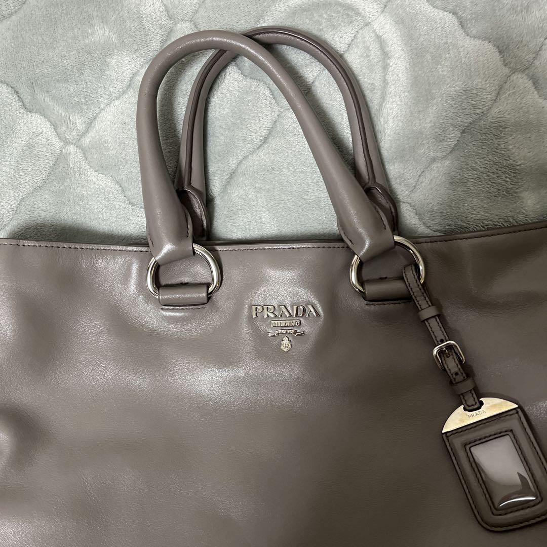 ☆PRADA☆ ミランダ愛用 ソフトレザー　2WAYトート　カラー:グレー ☆PRADA☆ ミランダ愛用 ソフトレザー 2WAYトート カラー:グレー