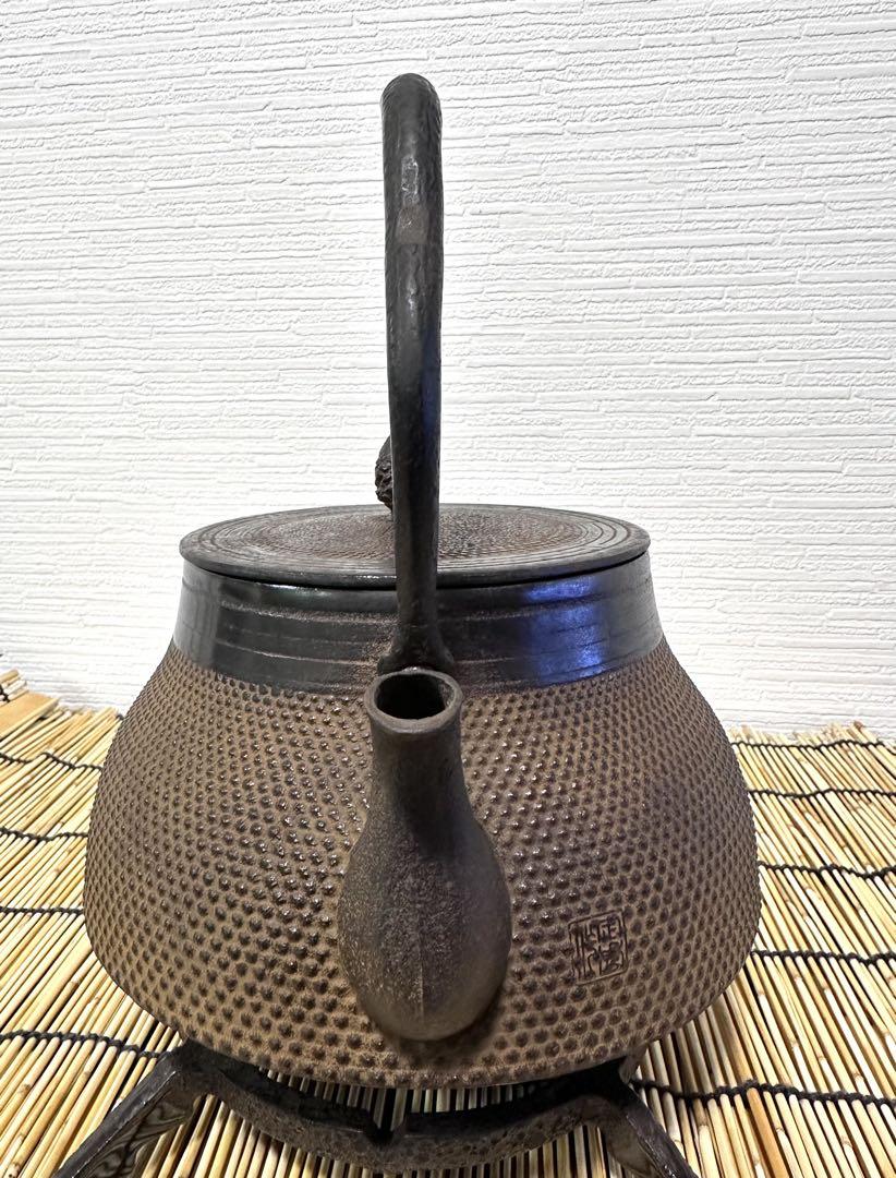 未使用品　付属品付　南部盛岡釜定工房造　１５型　南部鉄瓶　南部鉄器　鉄瓶 未使用品 付属品付 南部盛岡釜定工房造 15型 南部鉄瓶 南部