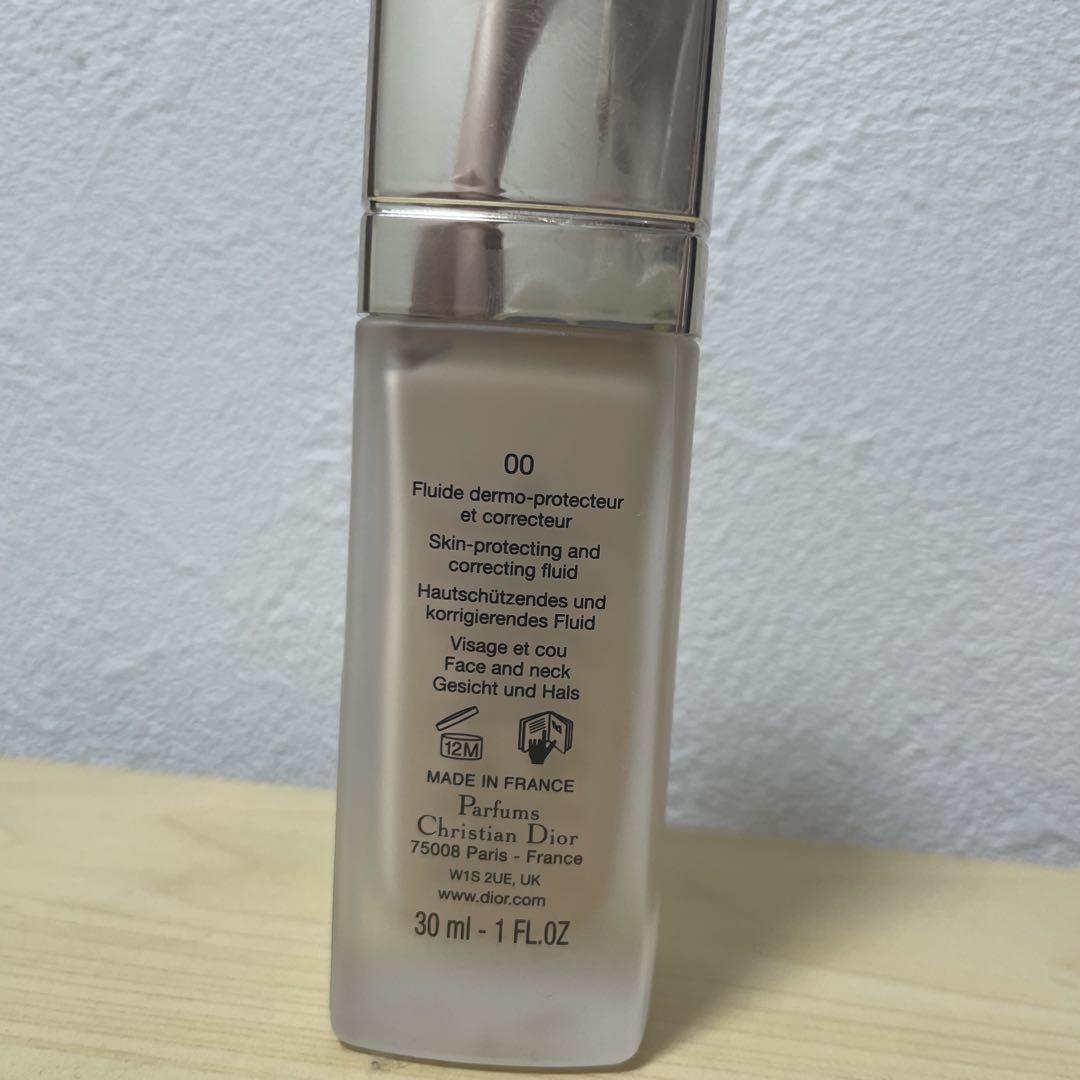 Dior Prestige ホワイト プロテクター UV ルミエール BB 01