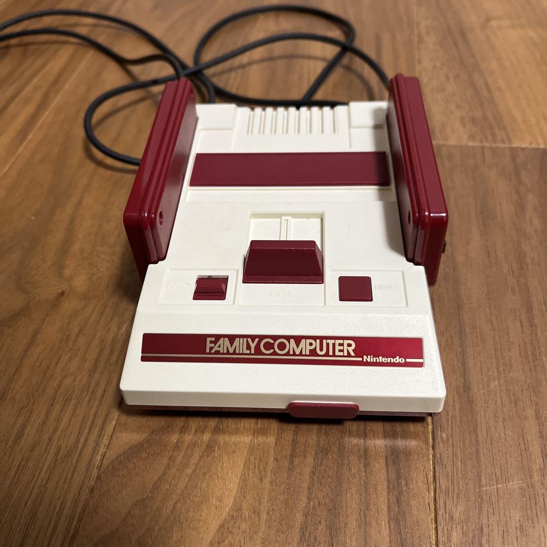 ファミリーコンピュータ 本体 ホワイト/レッド