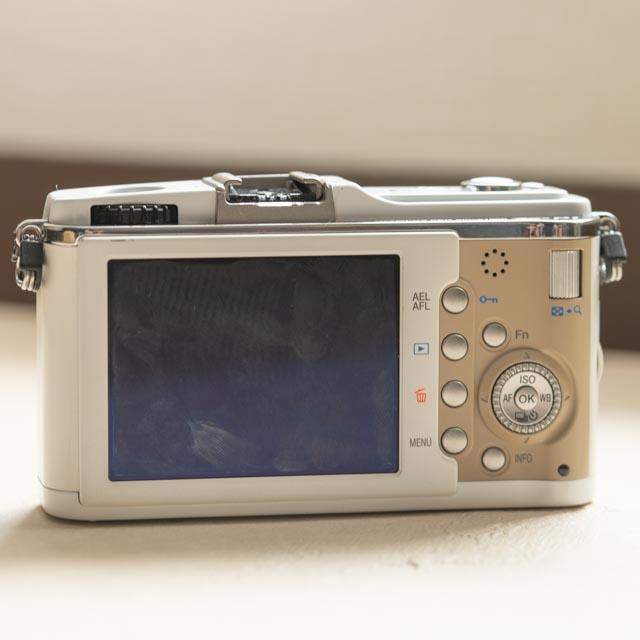 写ルンです感覚のコンデジ】OLYMPUS PEN E-P1 24mm - メルカリ