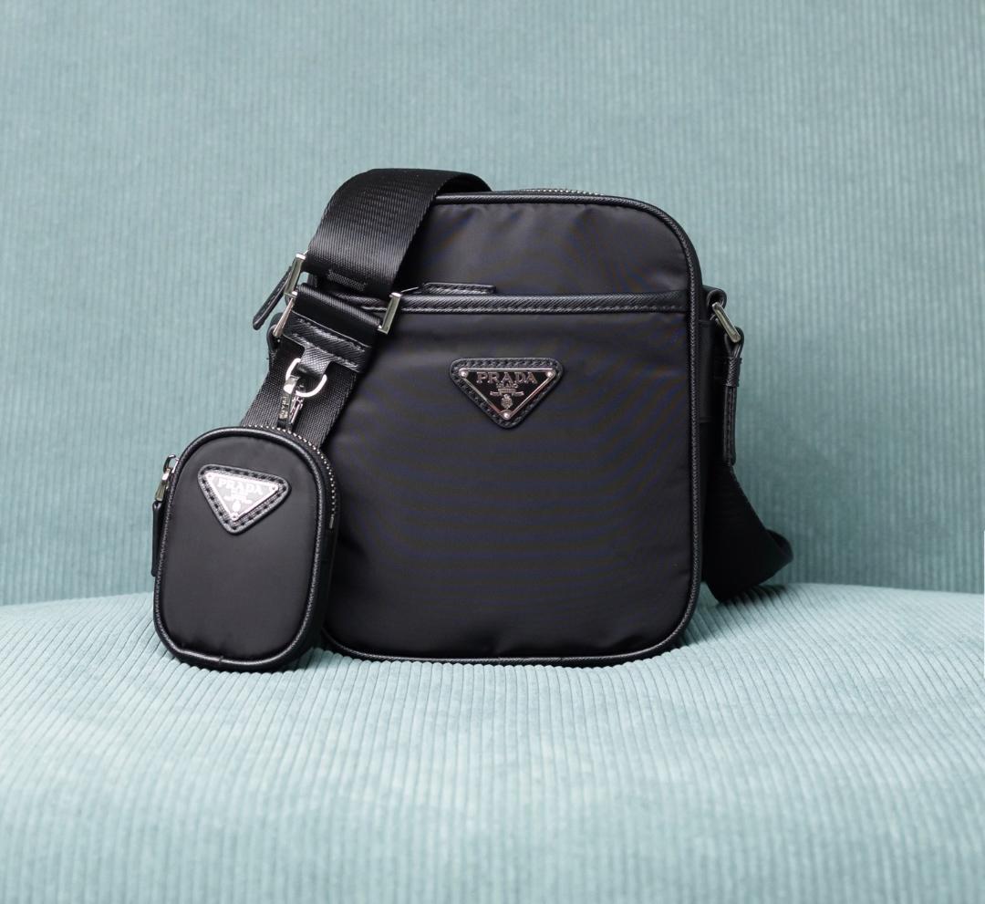 PRADA ブラック スマホショルダーバッグ 箱付き PRADA ブラック ショルダーバッグ スマホ対応 - メルカリ