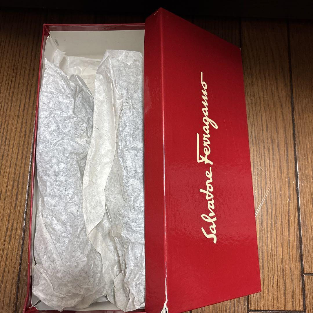 大幅お値引！ 新品！サルバトーレ.フェラガモ　イサベラ ブラックフラットシューズ