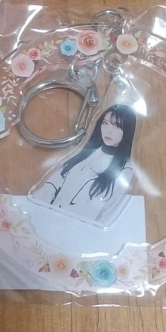 NMB48 白間美瑠 アクリルキーホルダー 8個 おまけ缶バッジ