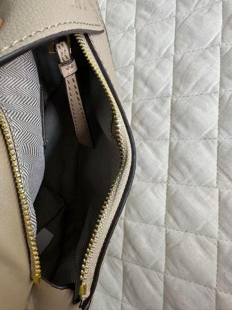 即日発送LOEWEジオメトリックデザイン ベージュショルダーバッグ 即日発送LOEWEジオメトリックデザイン ベージュショルダーバッグ