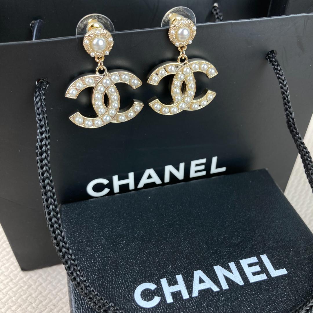 ★ CHANEL