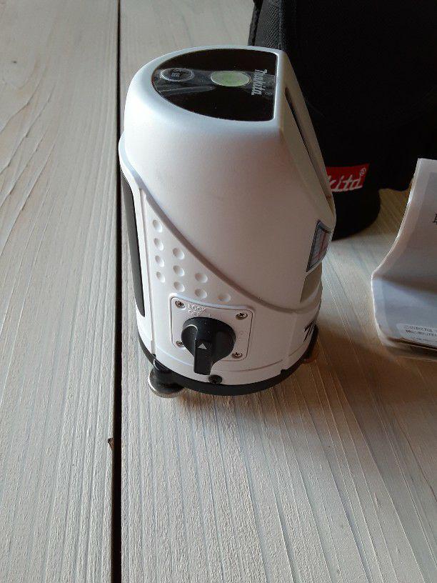Makita　SK13P　屋内・屋外兼用墨出し器