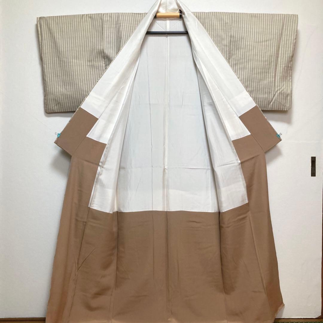 紬着物【志村ふくみ 人間国宝】縞文様 正絹 袷 落款有 紬織 染織家 ベージュ色