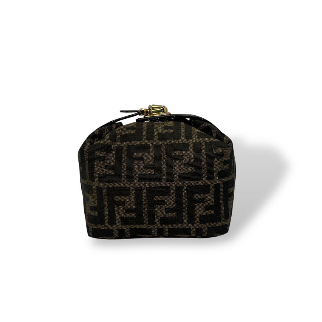 FENDI ポーチ　ズッカ　小物入れ　フェンディ FENDI フェンディ ポーチ 小物入れ ズッカ FF柄 総柄 ロゴ