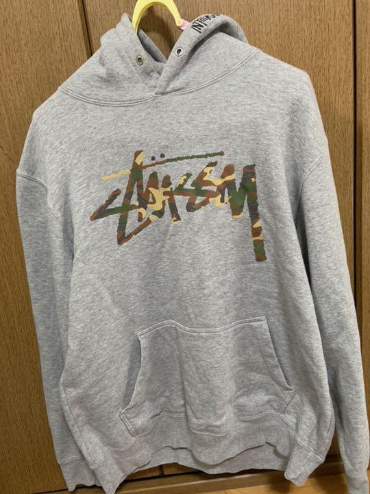 メルカリ Stussy Stussy パーカー ロゴ 迷彩 5 000 中古や未使用