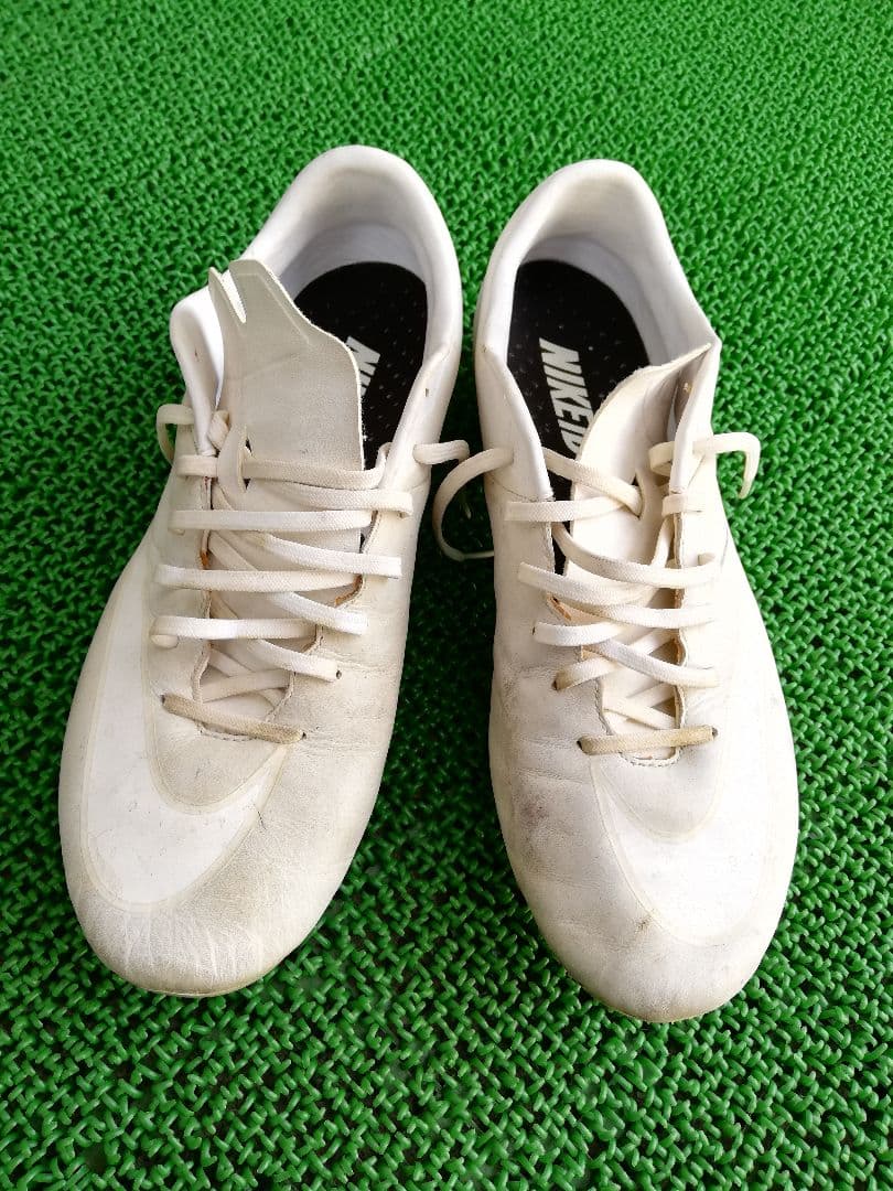Nikeid 自作1点物 Nike サッカースパイク 27 5cm 白 メルカリ