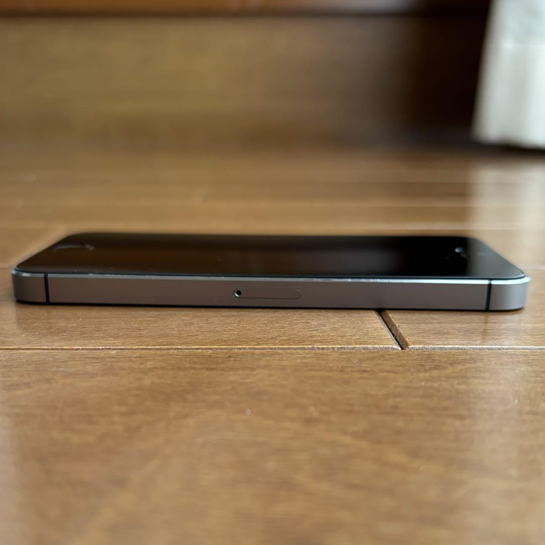 美品【Apple】iPhone 5s 64GB スペースグレイ