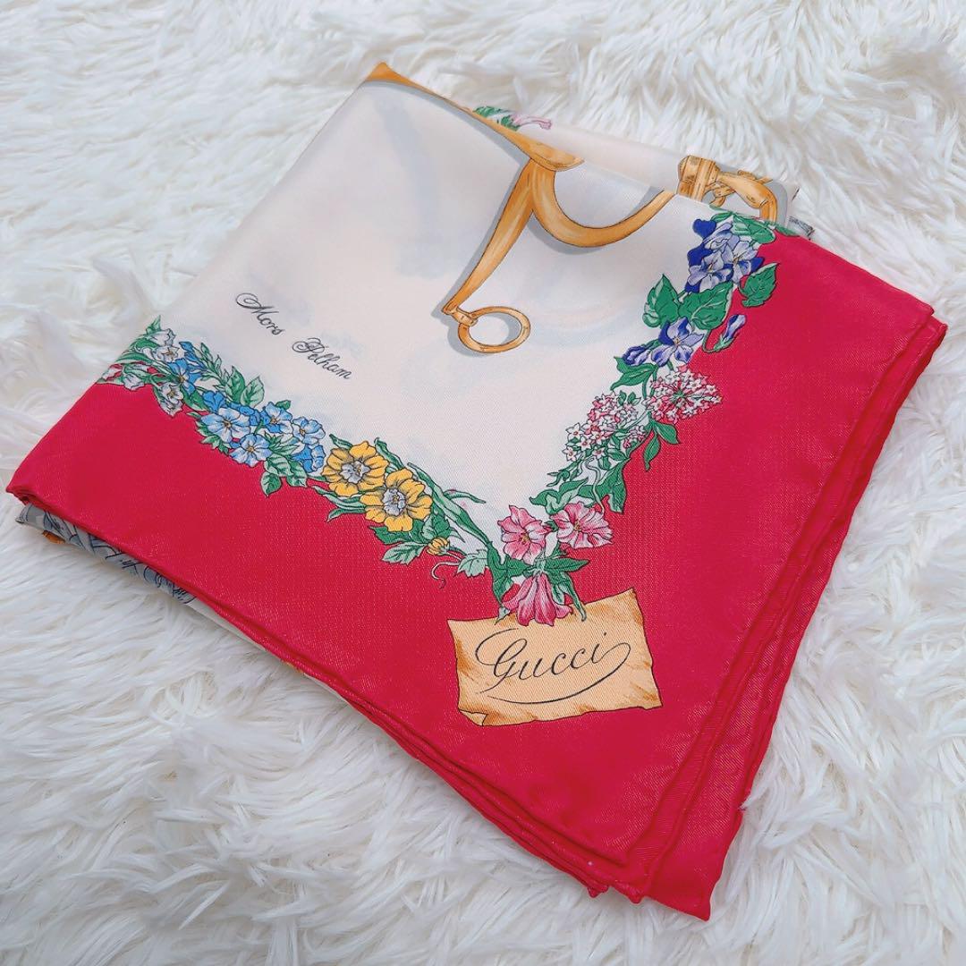 GUCCI Accessory Collection シルク大判スカーフ　花柄 GUCCI - GUCCI Accessory Collection シルク大判スカーフ 花柄の