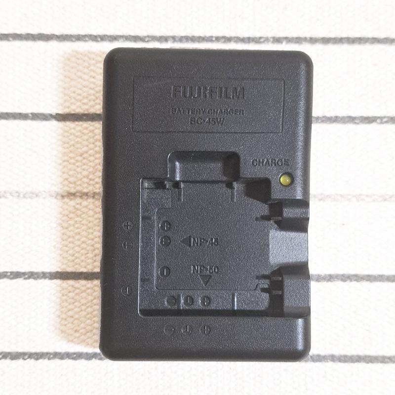 【動作確認済】 フジフィルム Finepix F100fd デジカメ