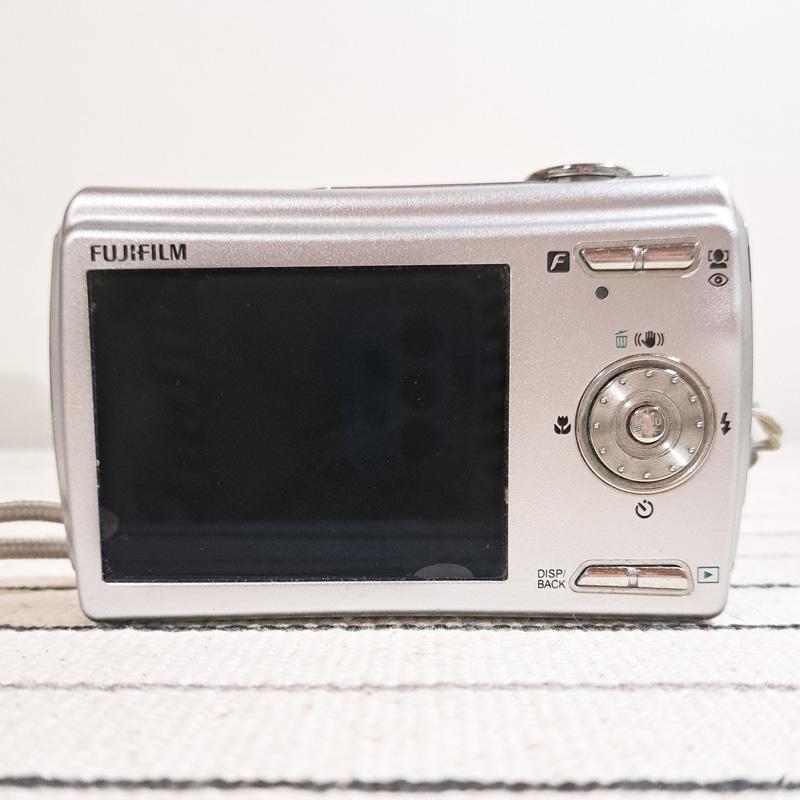 【動作確認済】 フジフィルム Finepix F100fd デジカメ