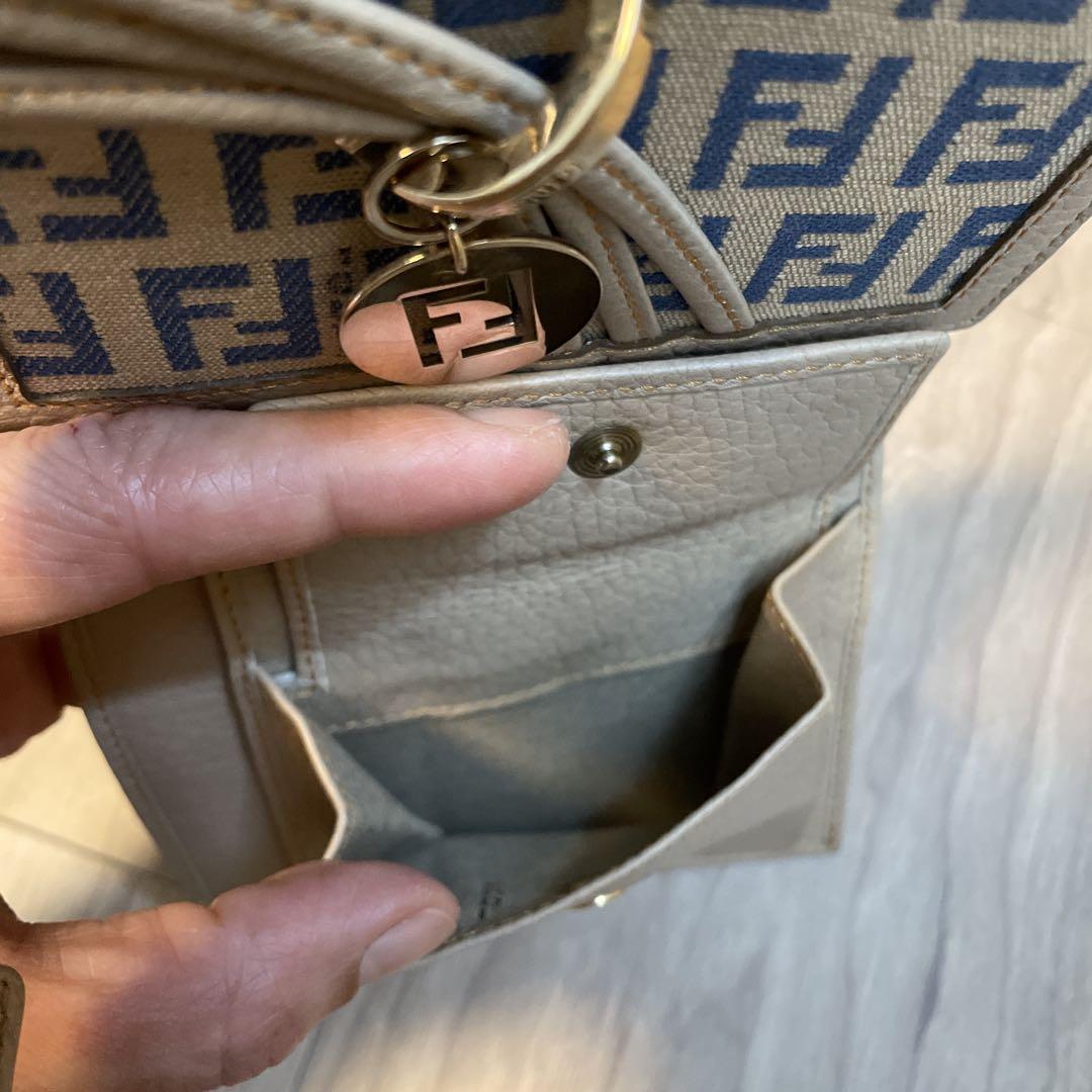美品☆FENDI/フェンディ☆チャーム付きショルダーバッグ&三つ折りたたみ財布☆ フェンディ FENDI 財布 長財布 小銭入れ付き ショルダーバッグ