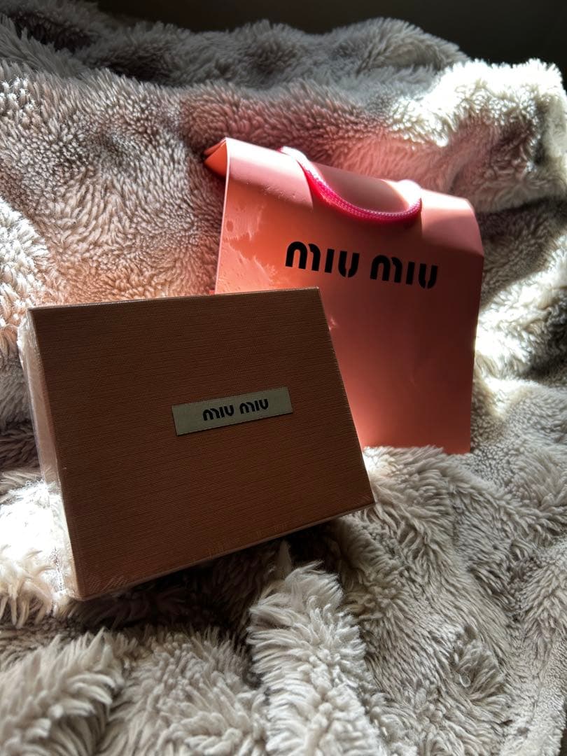 miumiu 2つ折り財布 ピンク 今日発送 miumiu 2つ折り財布 ピンク 今日発送