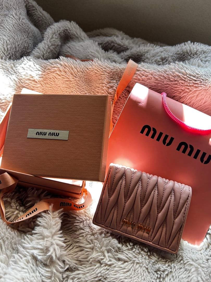 miumiu 2つ折り財布 ピンク 今日発送 miumiu 2つ折り財布 ピンク 今日発送
