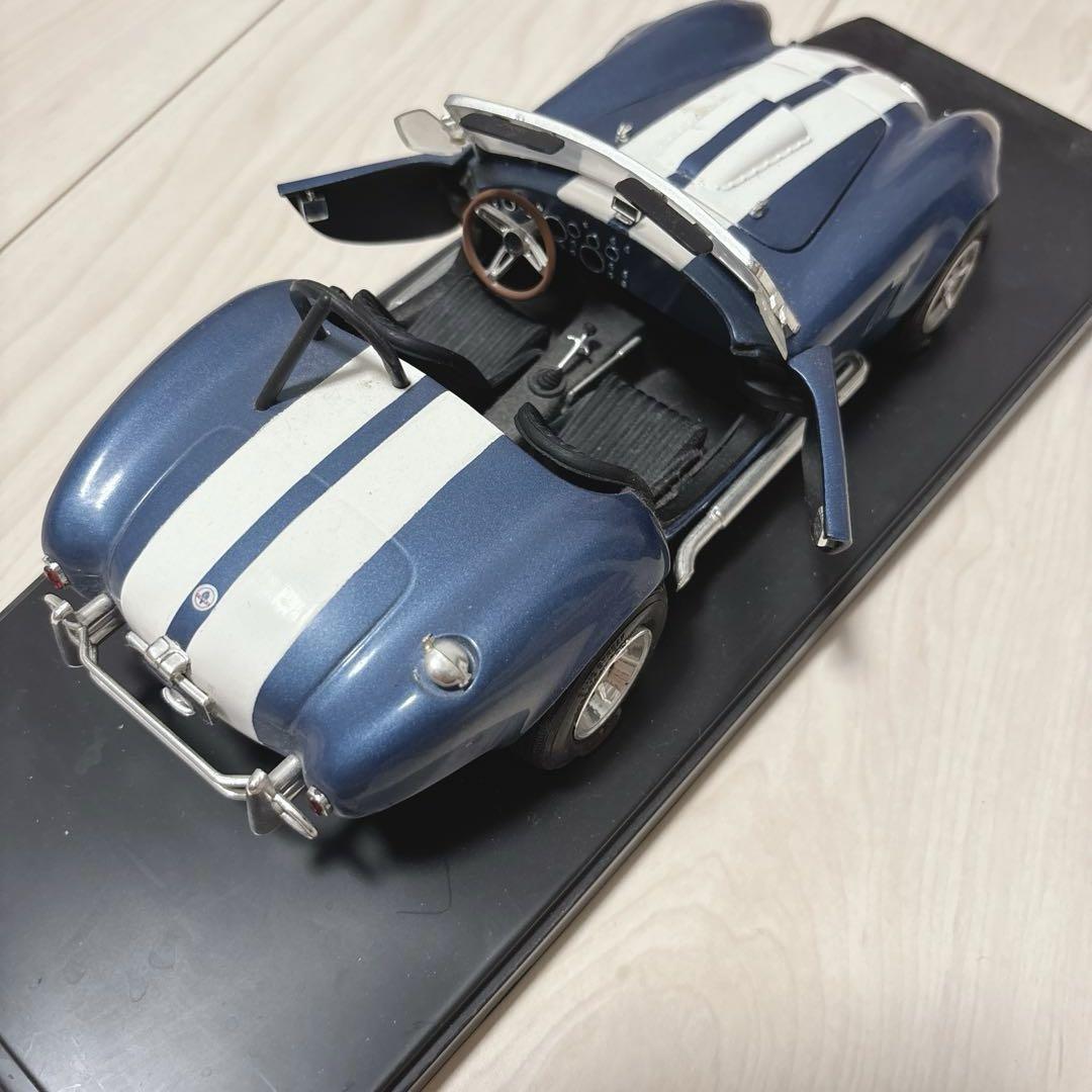 ミニカー 1/18 2台セット コブラ＆レトロカー 台座付き ダイ