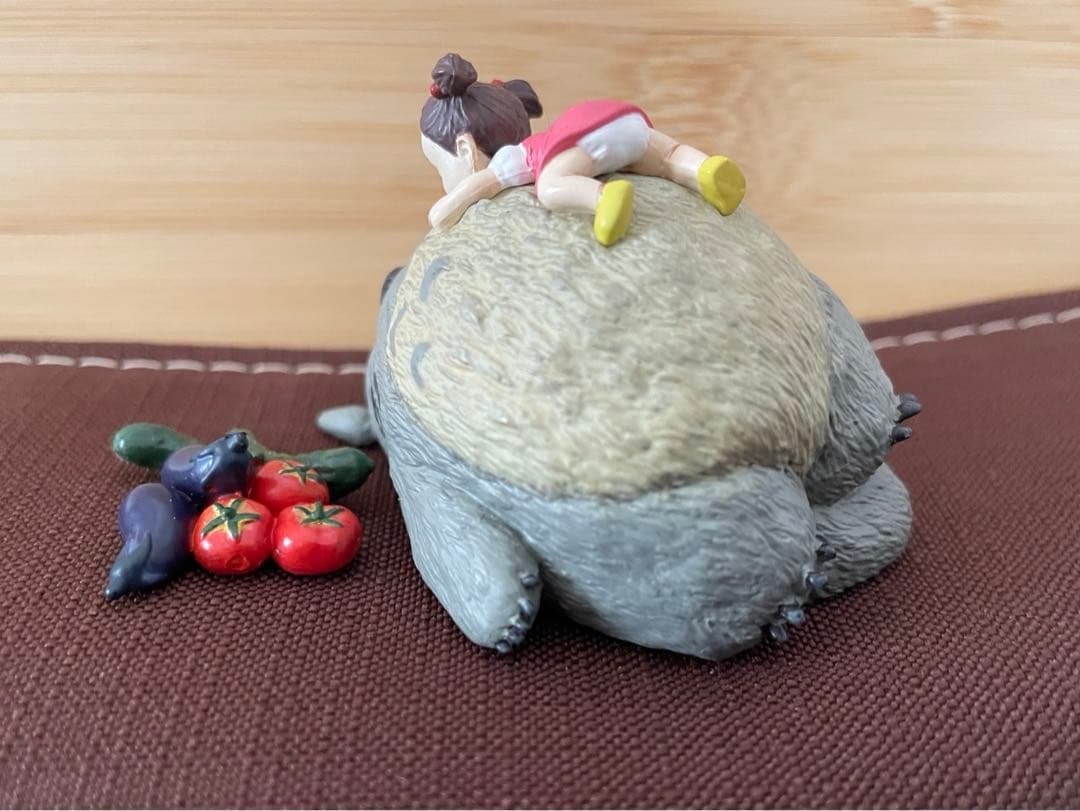 スタジオジブリ】トトロとメイのお昼寝フィギュア - メルカリ